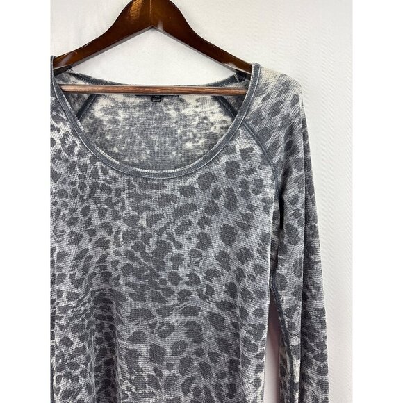 Women’s Volcom Large Gray Long Sleeve Cheetah Print Shirt - Picture 2 of 5